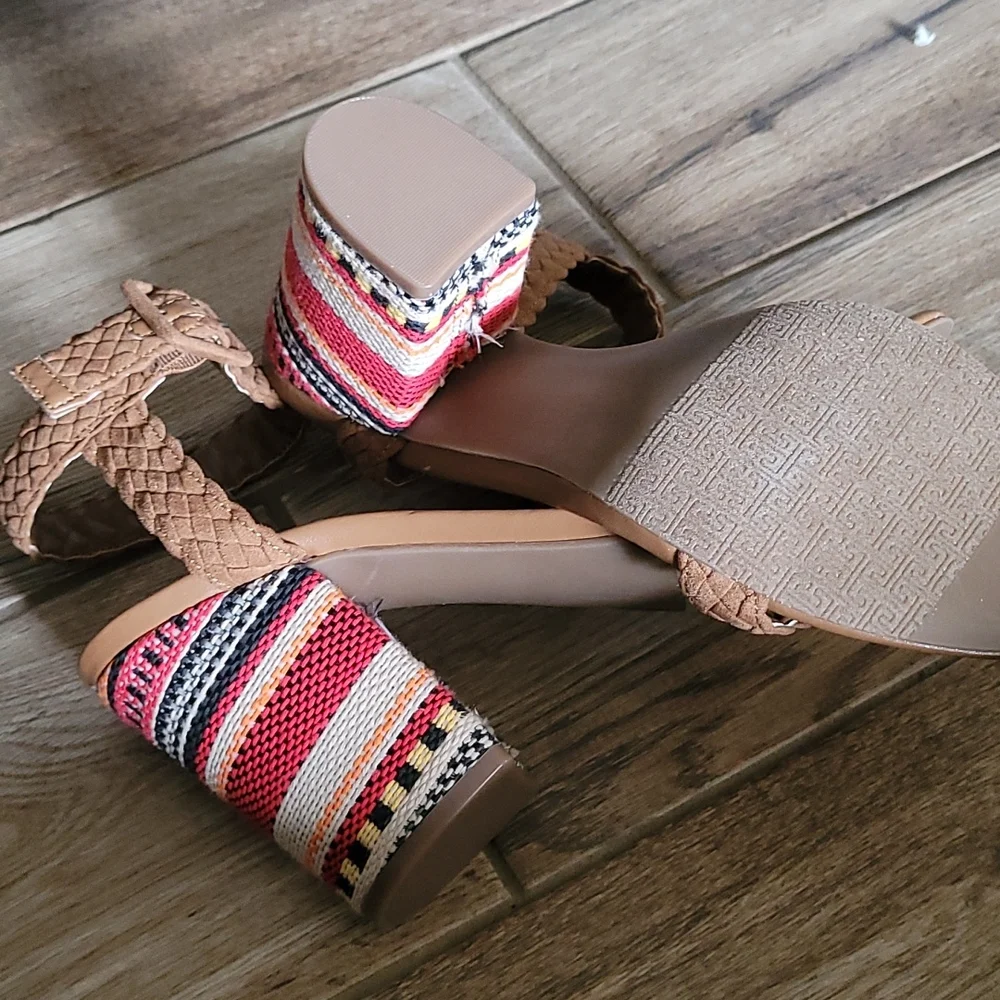 Crown Vintage Heels 9.5 - Picture 4 of 7